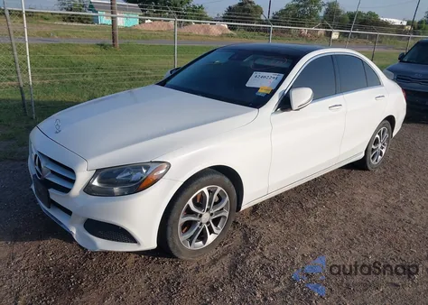 2016 Mercedes-Benz C 300 4Matic/Luxury 4Matic/Sport 4Matic из США, поврежденный, VIN 55SWF4KB6GU126372